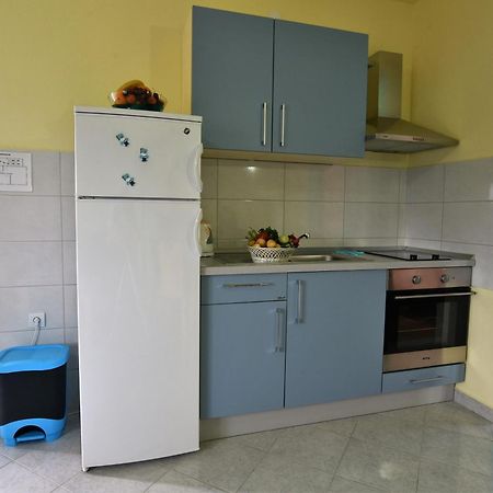 Apartmani Natasa Nino Jezera, Murter Bilik gambar