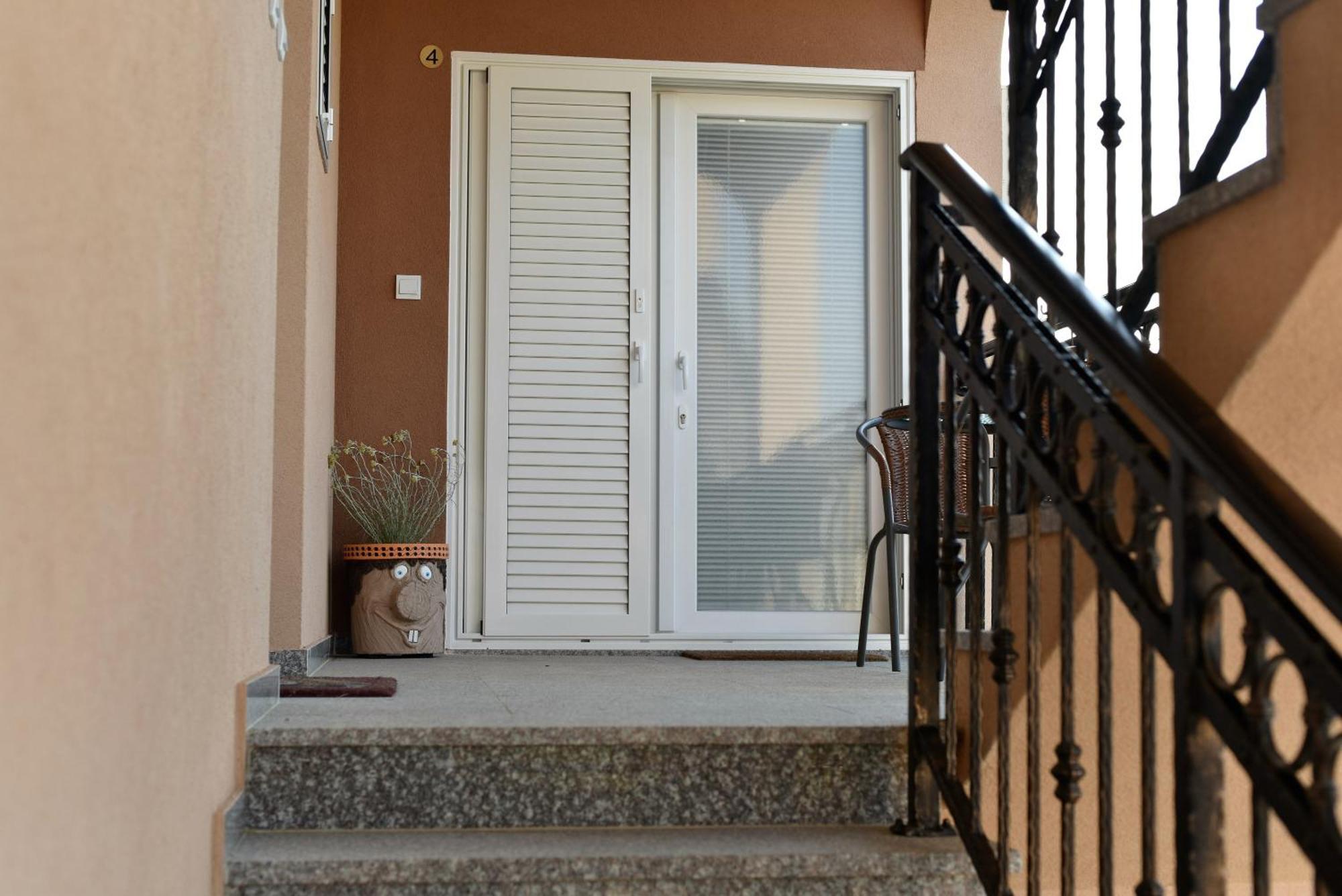 Apartmani Natasa Nino Jezera, Murter Bilik gambar