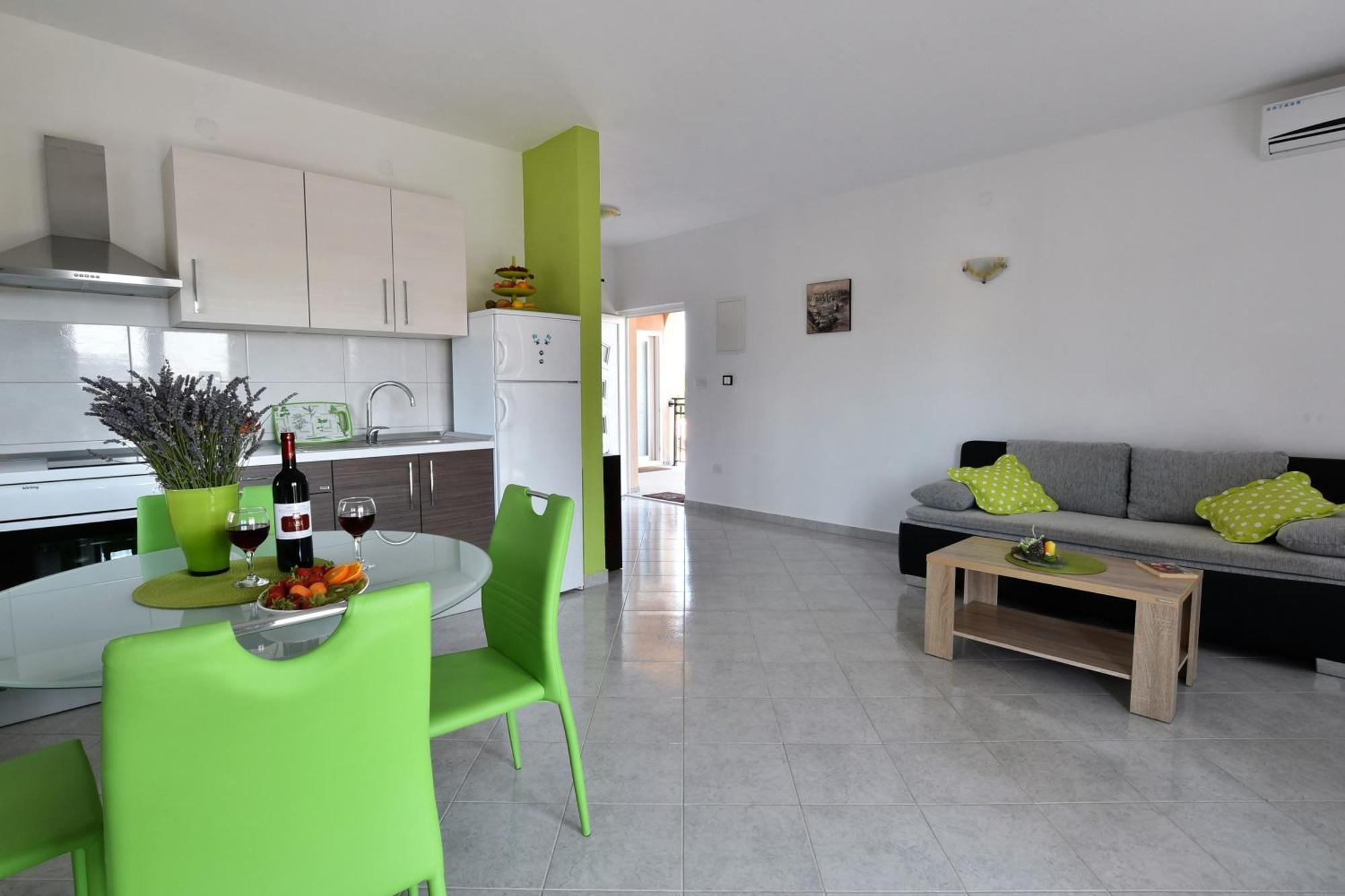 Apartmani Natasa Nino Jezera, Murter Bilik gambar