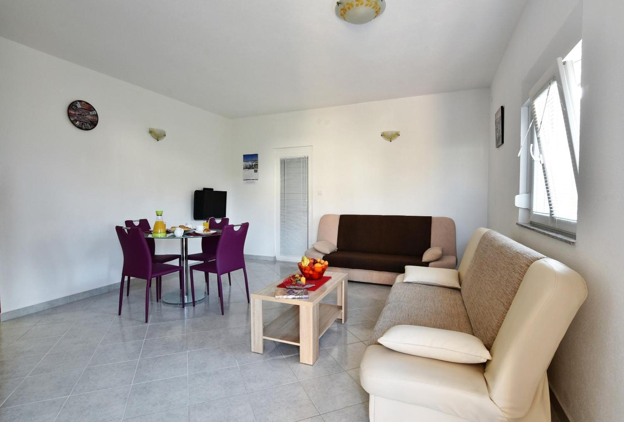 Apartmani Natasa Nino Jezera, Murter Bilik gambar