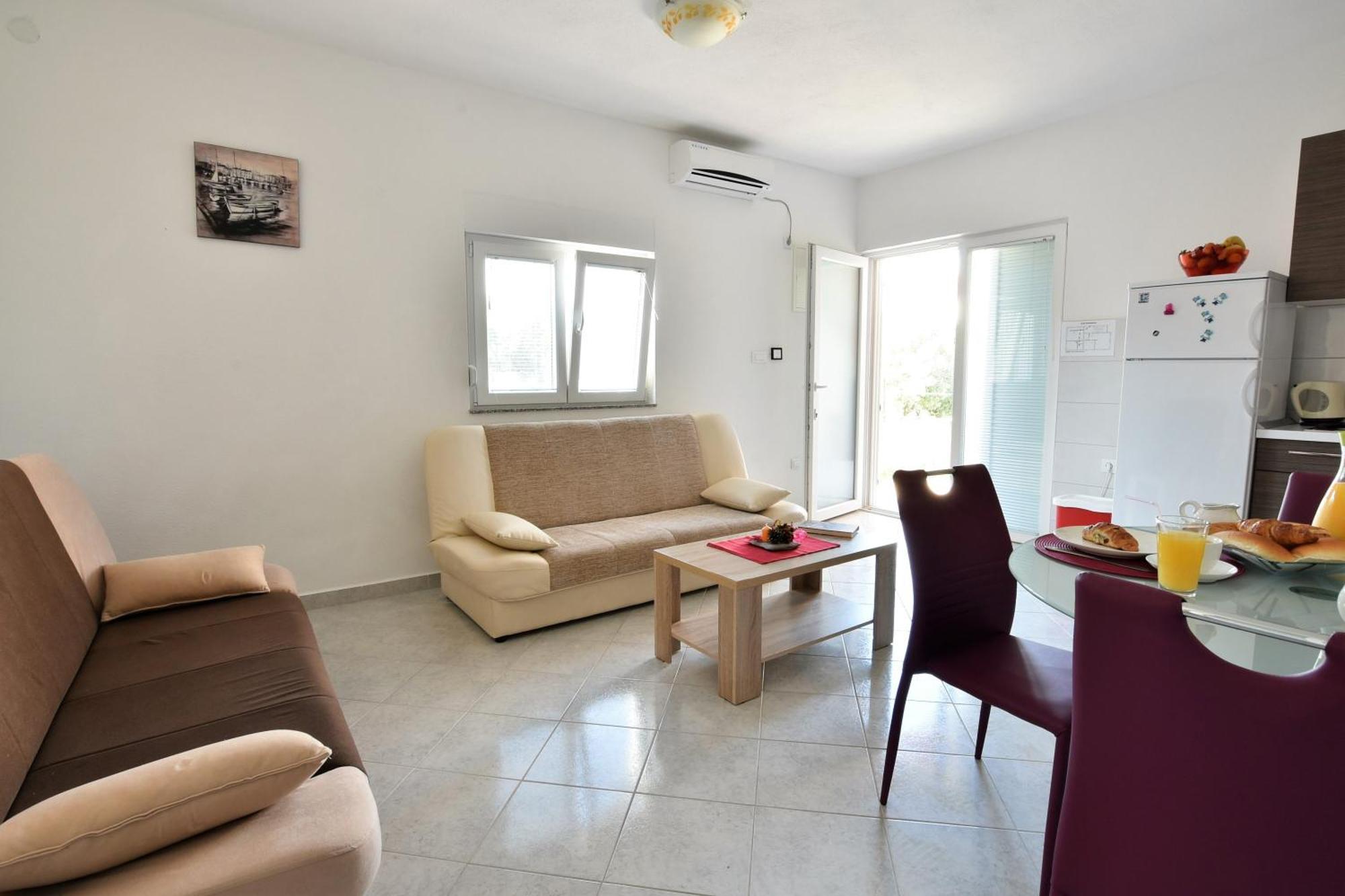 Apartmani Natasa Nino Jezera, Murter Bilik gambar