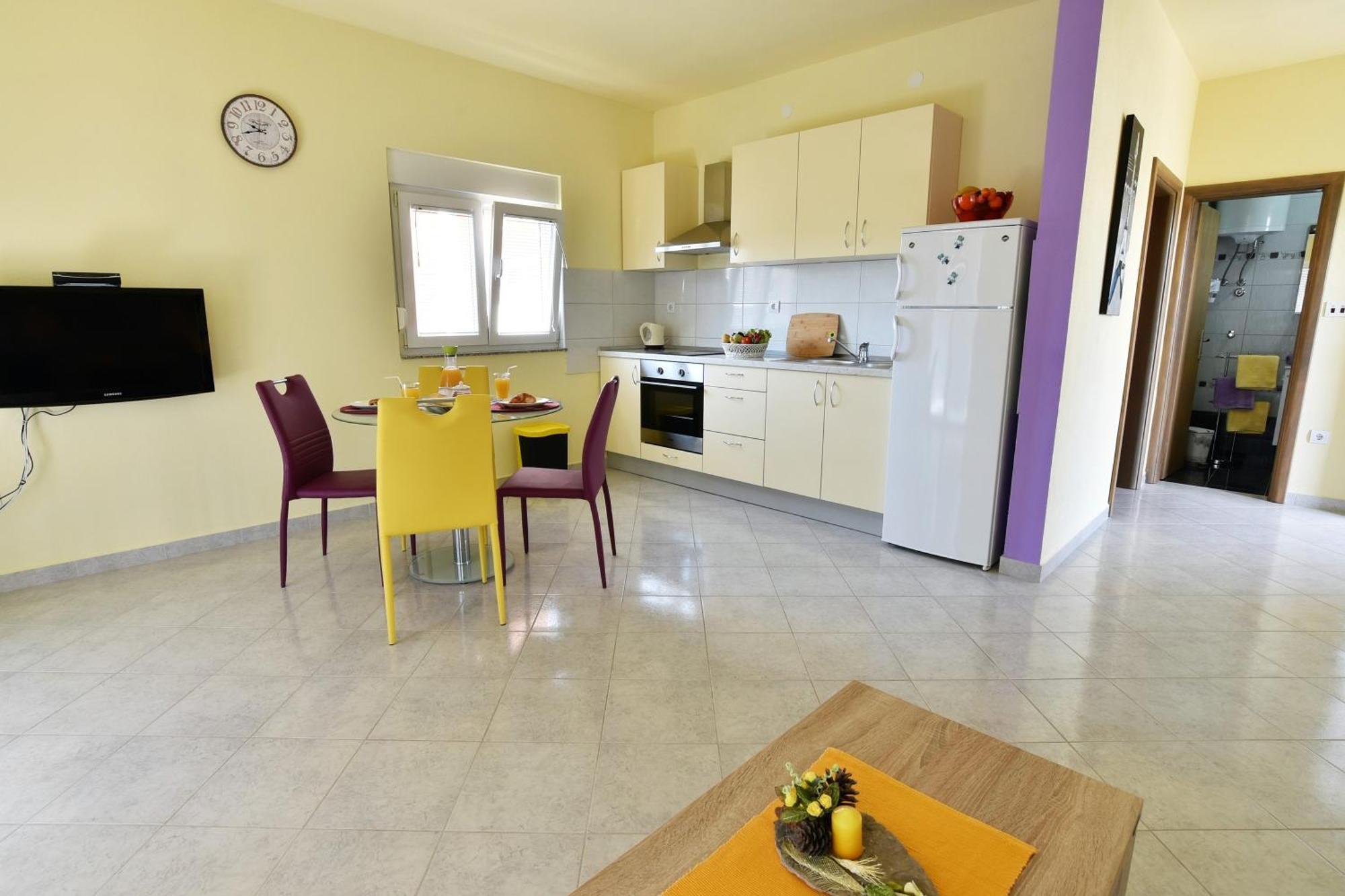 Apartmani Natasa Nino Jezera, Murter Bilik gambar