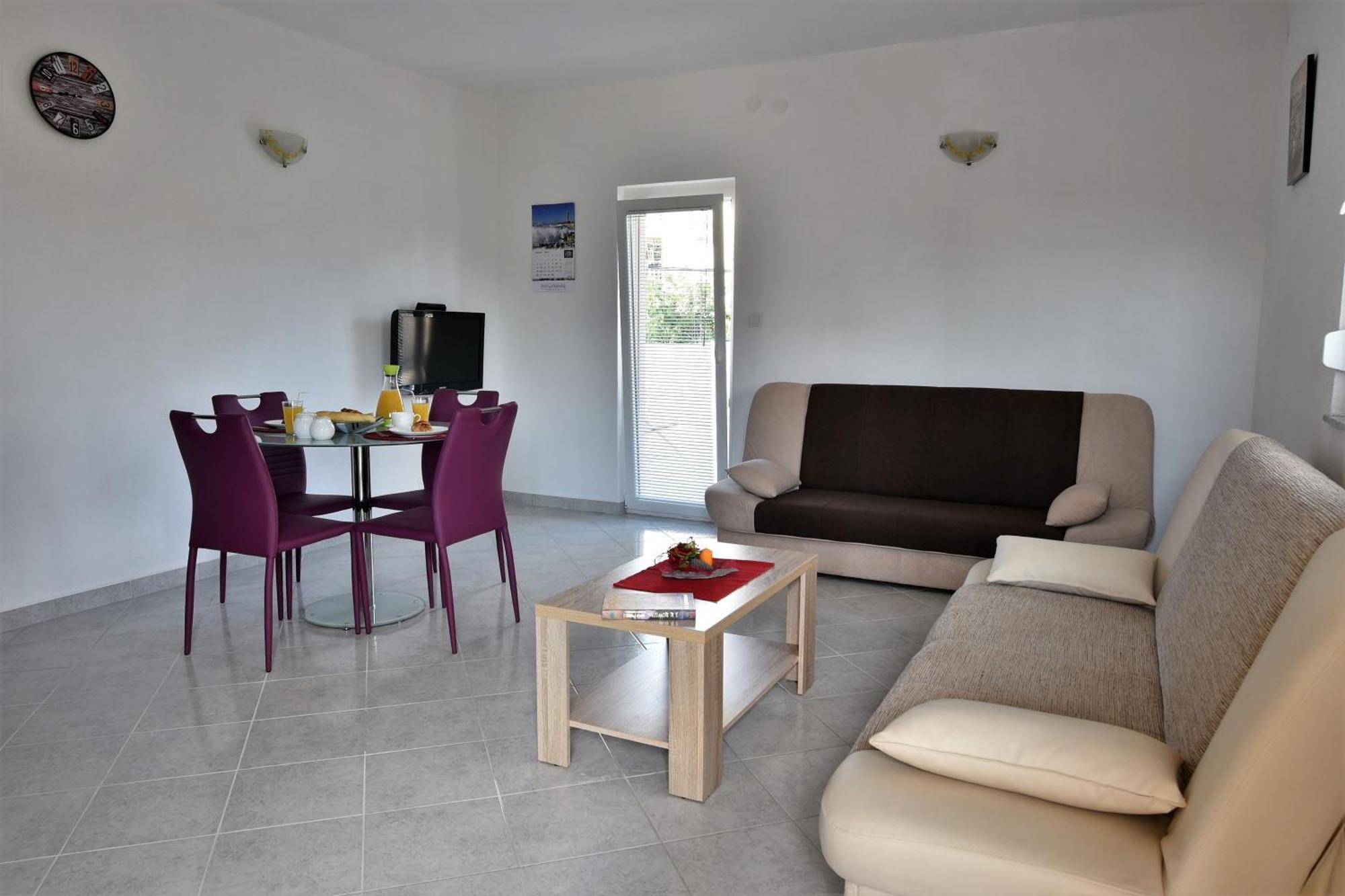 Apartmani Natasa Nino Jezera, Murter Bilik gambar