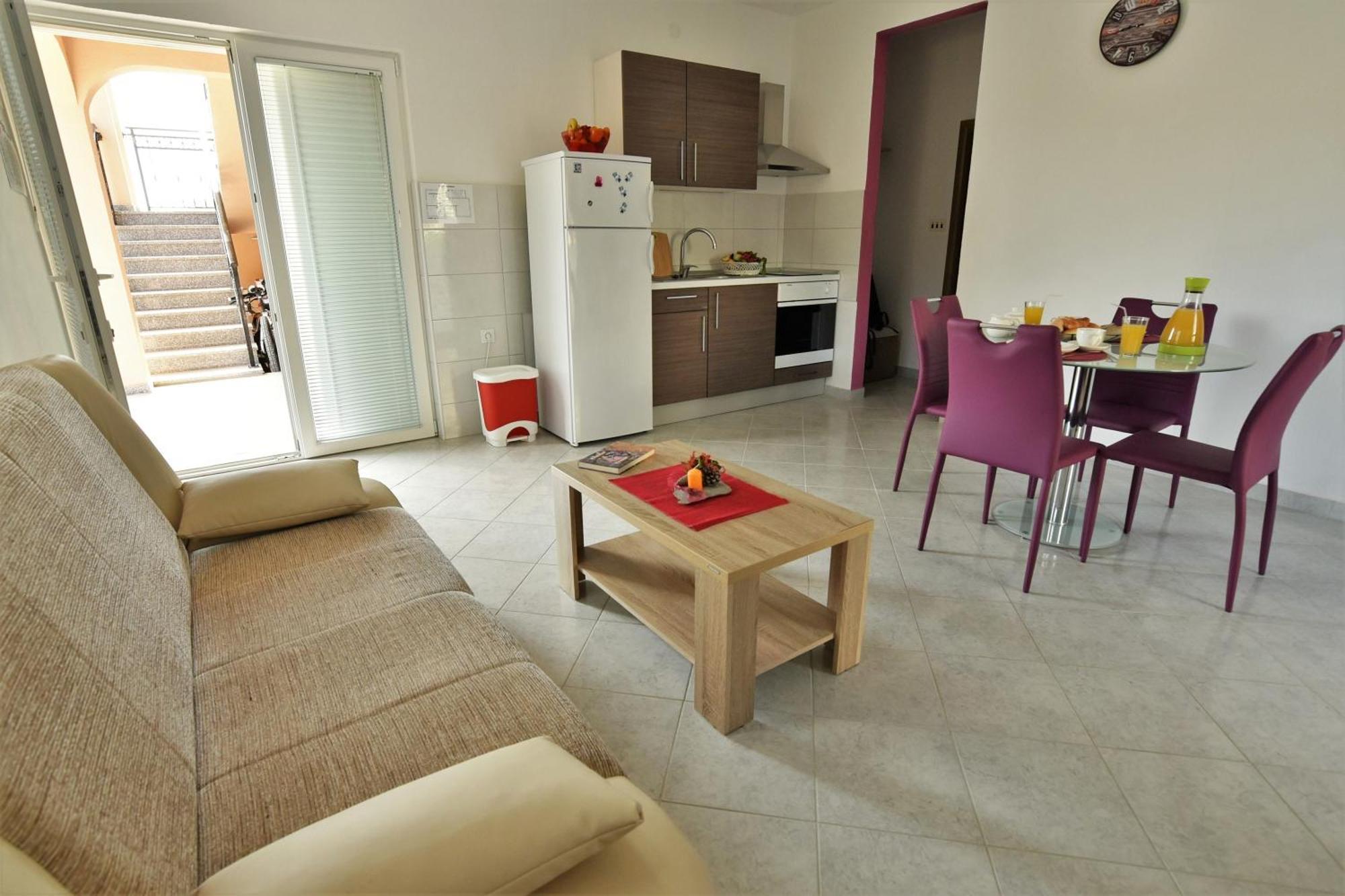 Apartmani Natasa Nino Jezera, Murter Bilik gambar